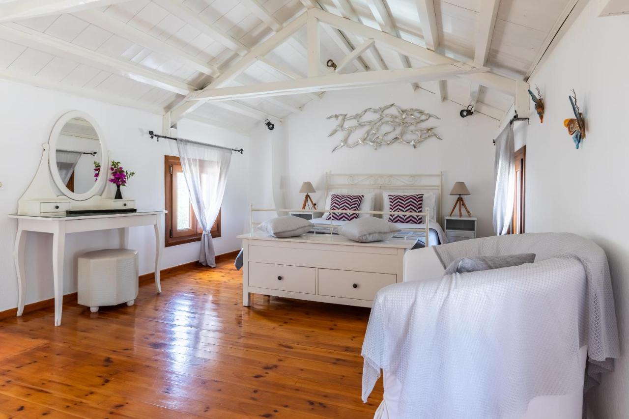 Villa Fotini Kalivi In Raches Panormos  Exteriör bild